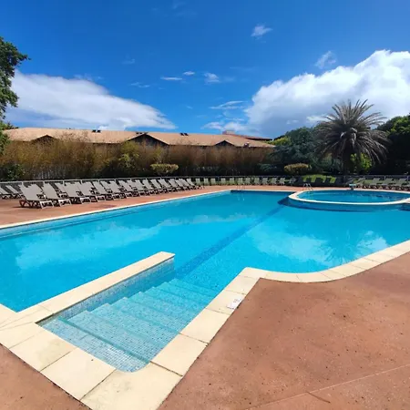 Dans Pierre Et Avec Vue Sur Piscine Entre Et Golf * モリエ・エマー