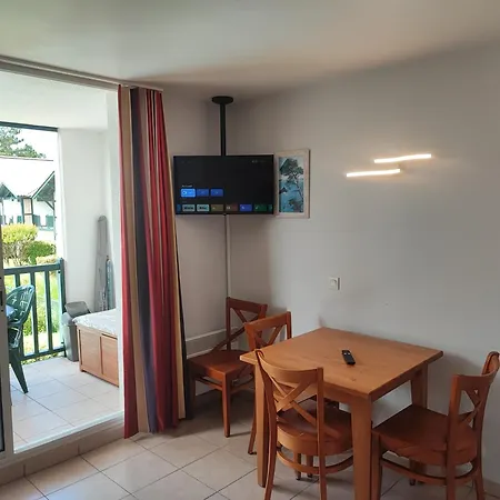 Dans Pierre Et Avec Vue Sur Piscine Entre Et Golf * モリエ・エマー
